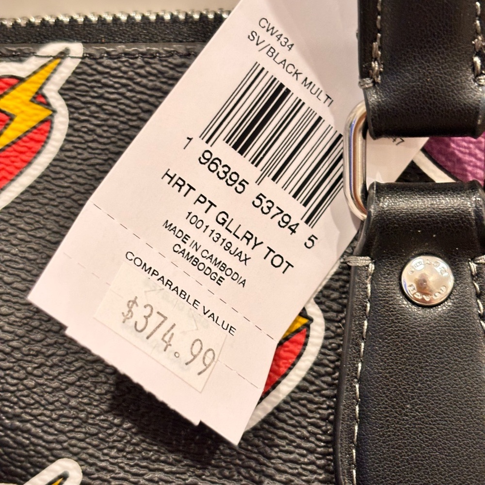COACH Gallery Tote Bag with Heart Bolt Print (model number CW434) NWT $380+ - Picture 4 of 15